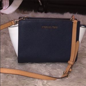 Micheal kors crossbody